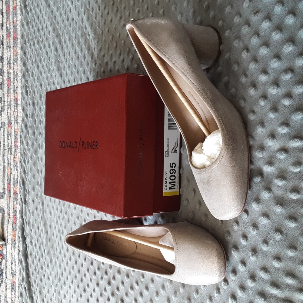 Donald J. Pliner Taupe Tumb Metallic Brush Off Heels
